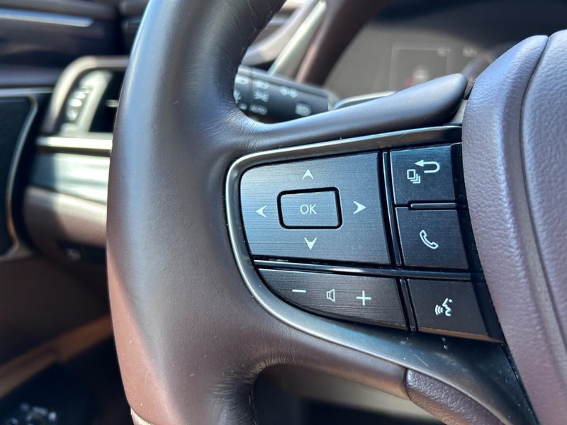 Lexus ES Vehicle Image 12