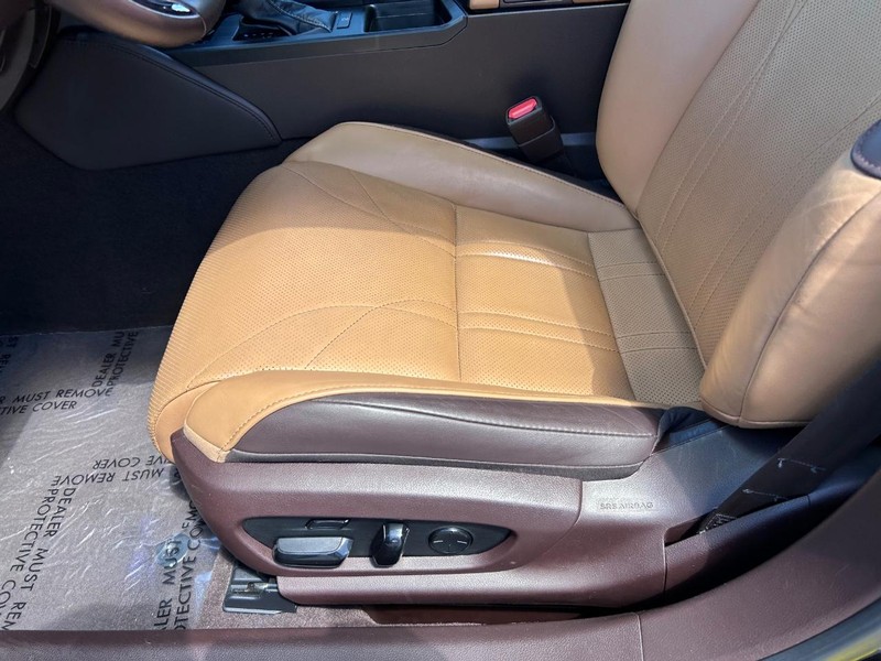 Lexus ES Vehicle Image 20