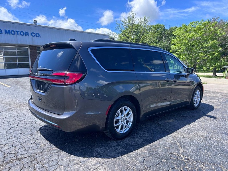 Chrysler Pacifica Vehicle Image 03