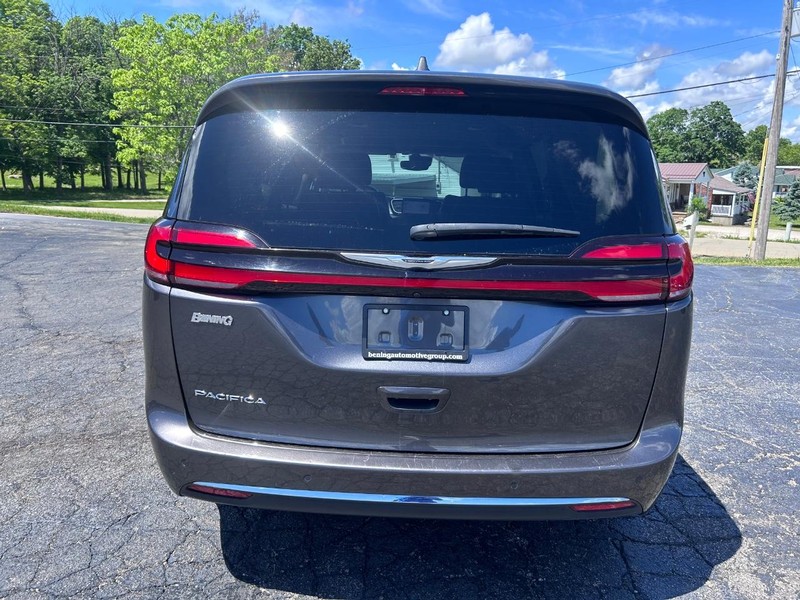 Chrysler Pacifica Vehicle Image 04