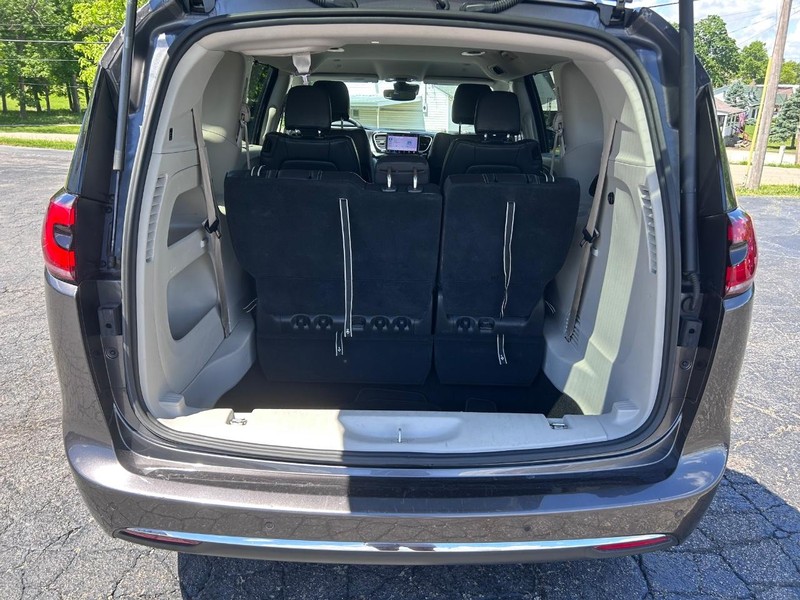 Chrysler Pacifica Vehicle Image 05