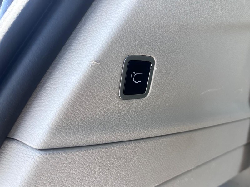 Chrysler Pacifica Vehicle Image 06
