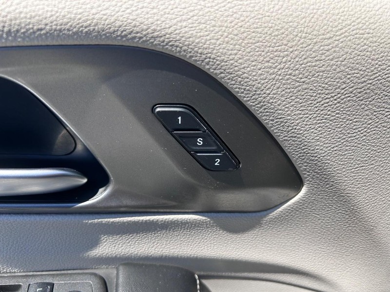 Chrysler Pacifica Vehicle Image 20