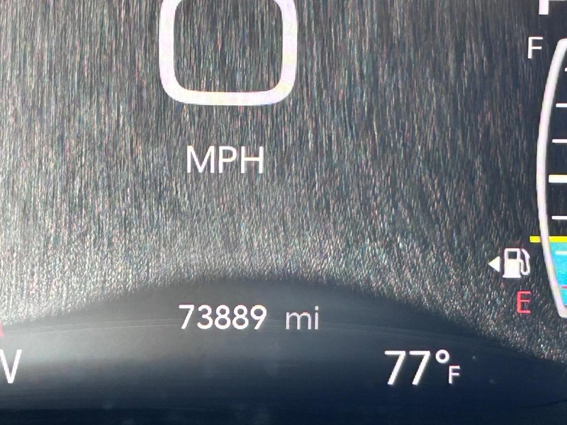 Chrysler Pacifica Vehicle Image 22