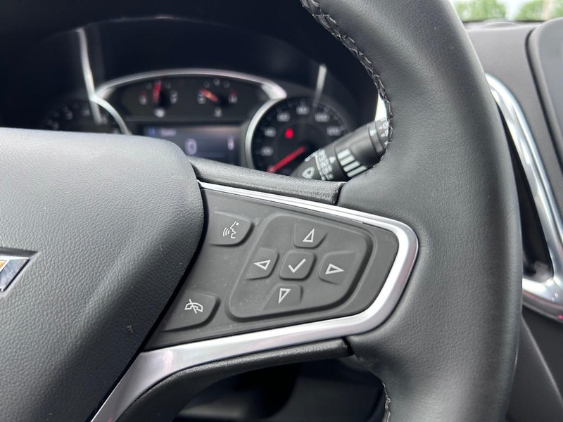Chevrolet Equinox Vehicle Image 12