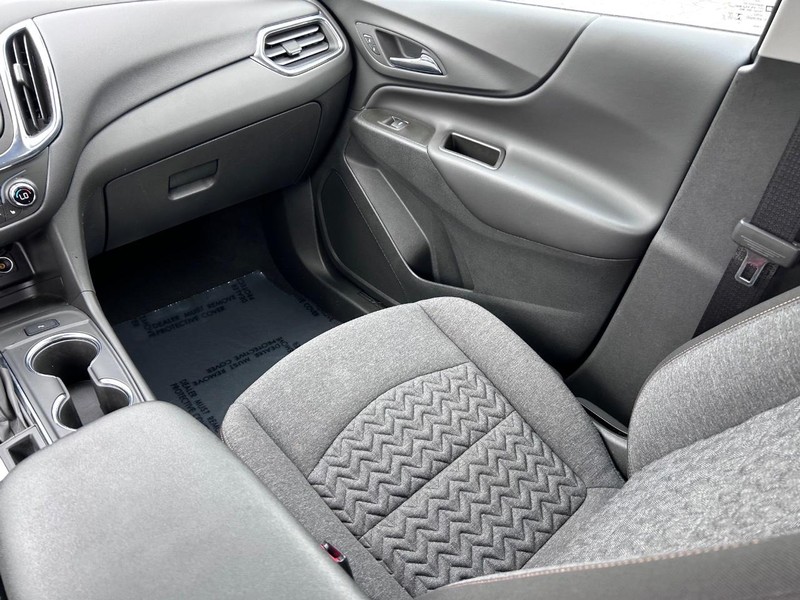 Chevrolet Equinox Vehicle Image 16