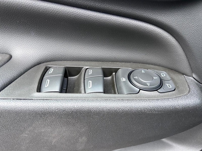 Chevrolet Equinox Vehicle Image 17