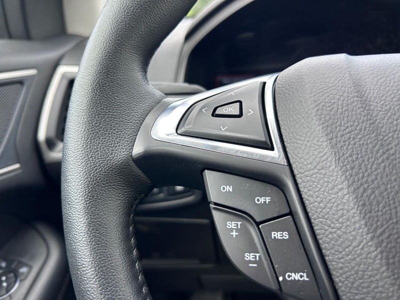 Ford Edge Vehicle Image 11