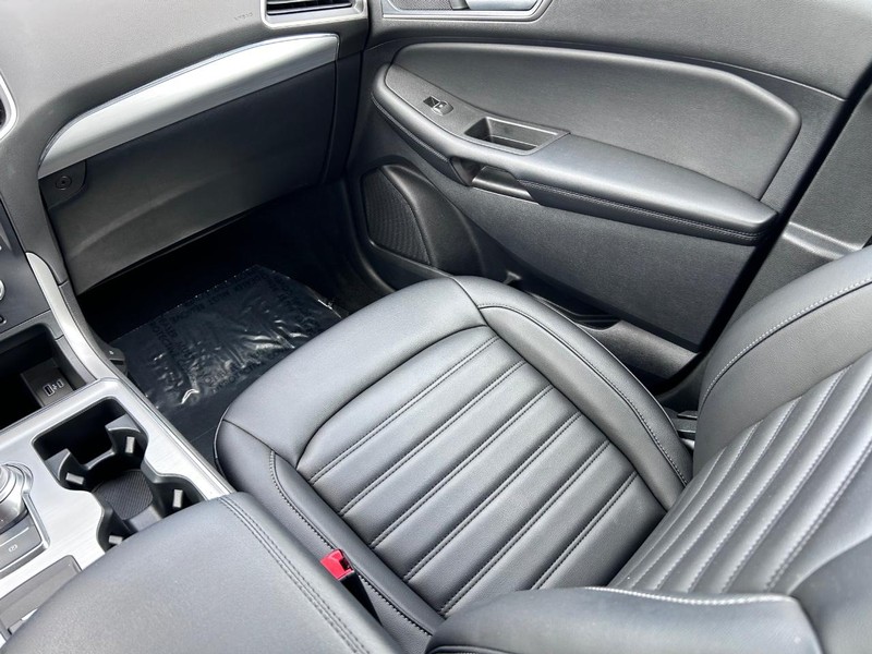Ford Edge Vehicle Image 16