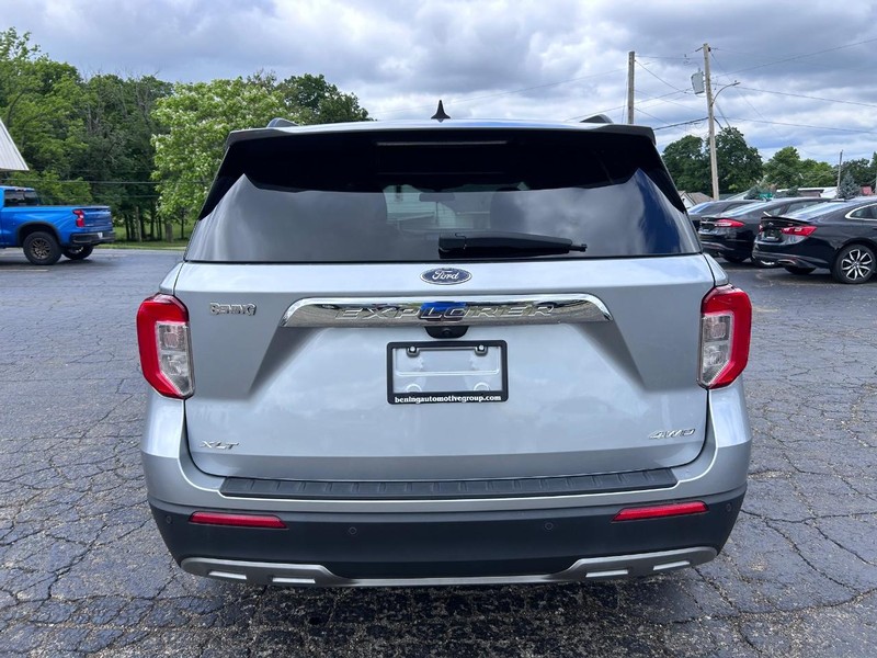 Ford Explorer Vehicle Image 04