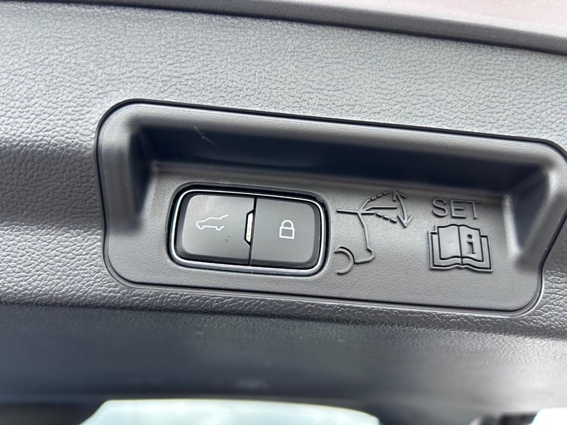 Ford Explorer Vehicle Image 06