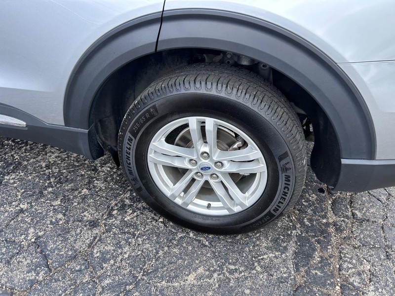 Ford Explorer Vehicle Image 07