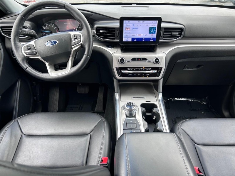 Ford Explorer Vehicle Image 11