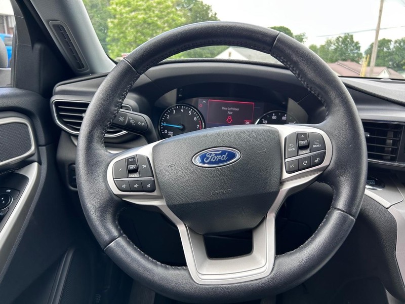 Ford Explorer Vehicle Image 12