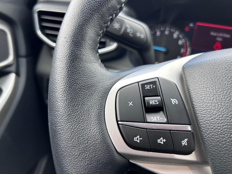Ford Explorer Vehicle Image 13