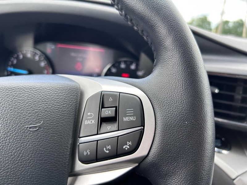 Ford Explorer Vehicle Image 14