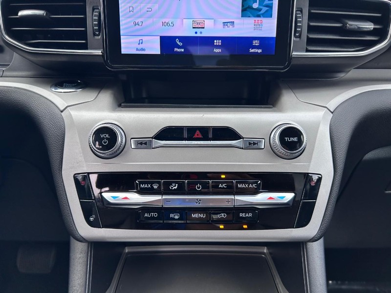 Ford Explorer Vehicle Image 16
