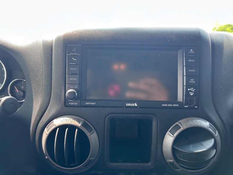 Jeep Wrangler Unlimited Vehicle Image 12