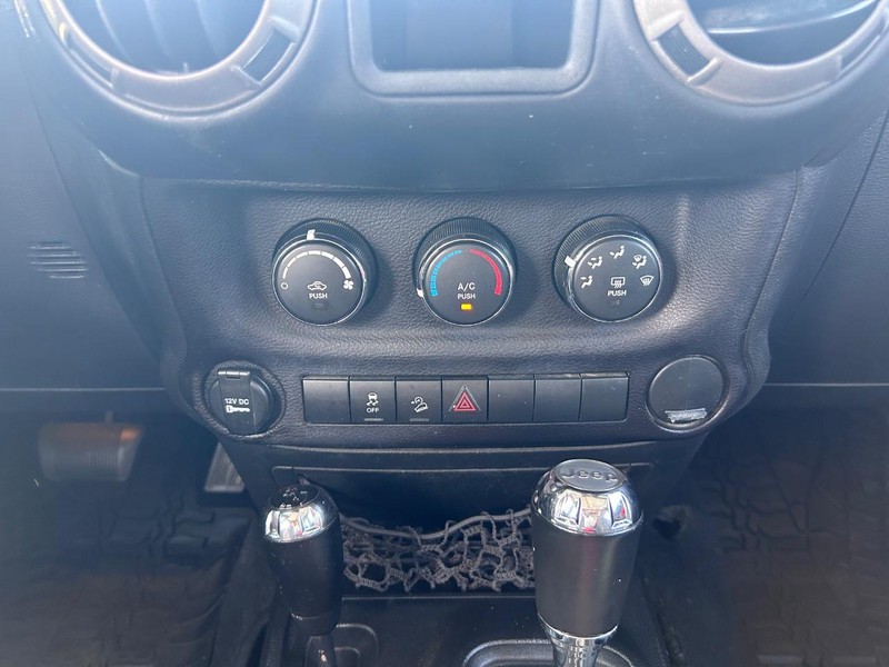 Jeep Wrangler Unlimited Vehicle Image 13