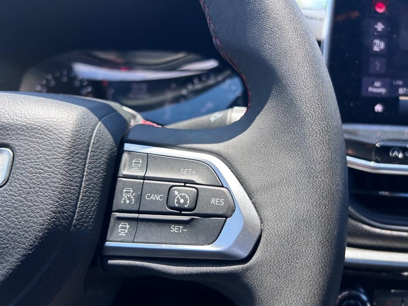 Jeep Compass Vehicle Image 11