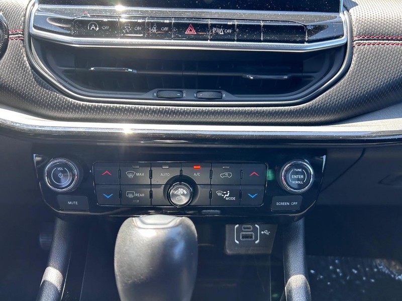 Jeep Compass Vehicle Image 13