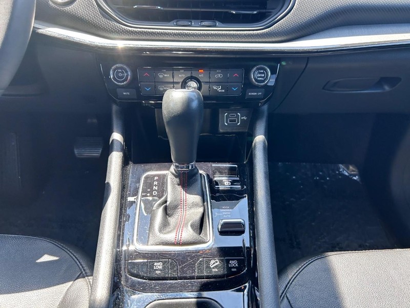 Jeep Compass Vehicle Image 14