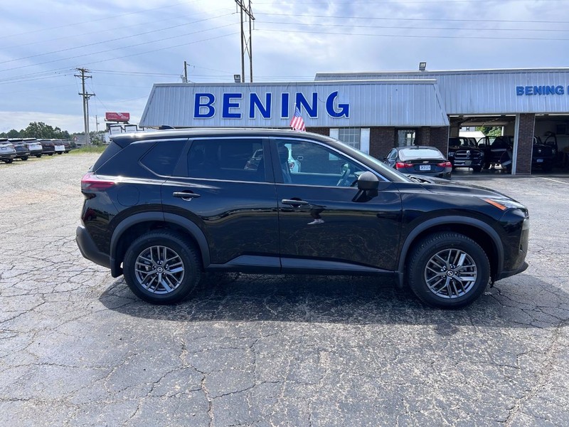 Nissan Rogue Vehicle Image 02