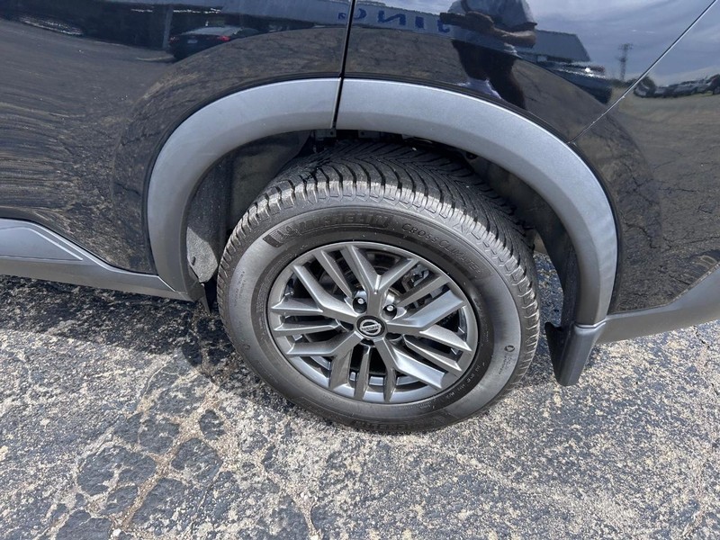 Nissan Rogue Vehicle Image 06