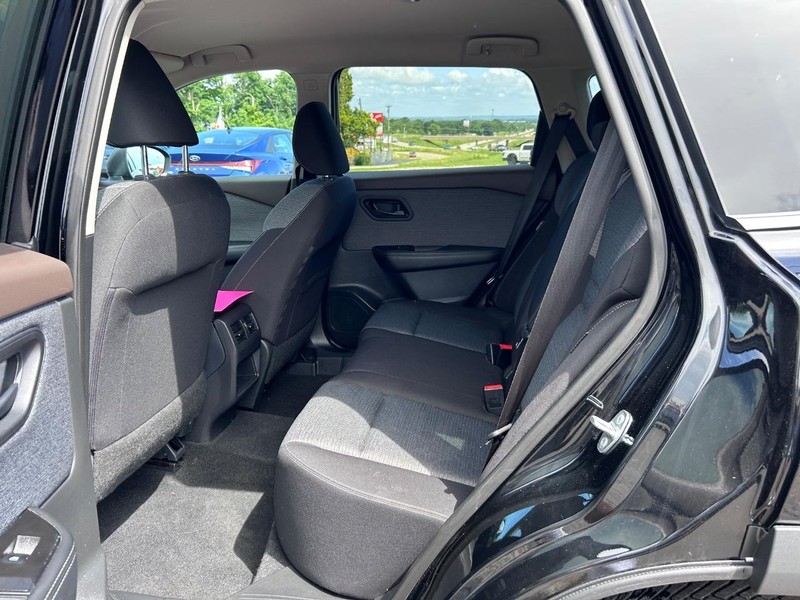 Nissan Rogue Vehicle Image 07