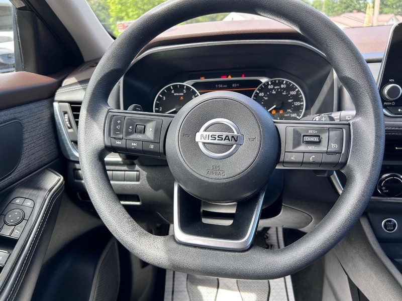 Nissan Rogue Vehicle Image 09