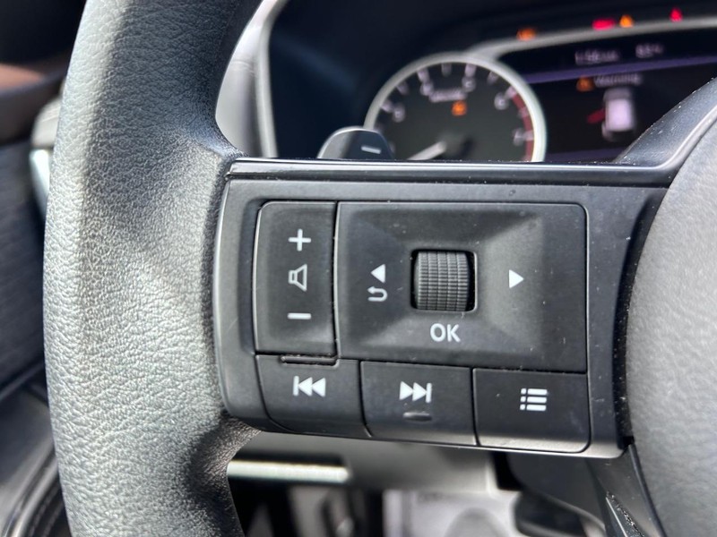 Nissan Rogue Vehicle Image 10