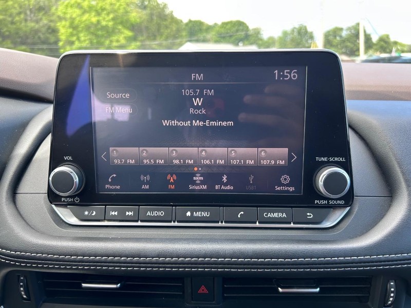 Nissan Rogue Vehicle Image 12