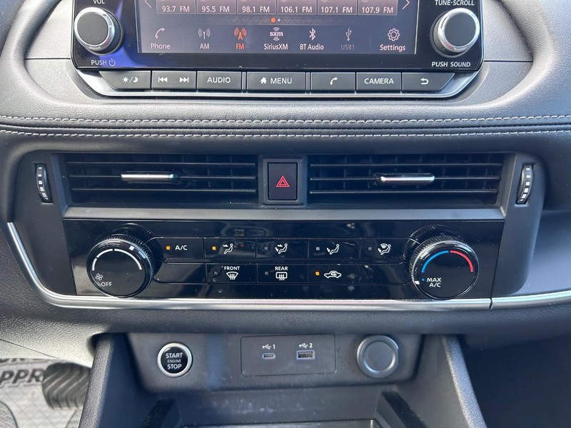 Nissan Rogue Vehicle Image 13