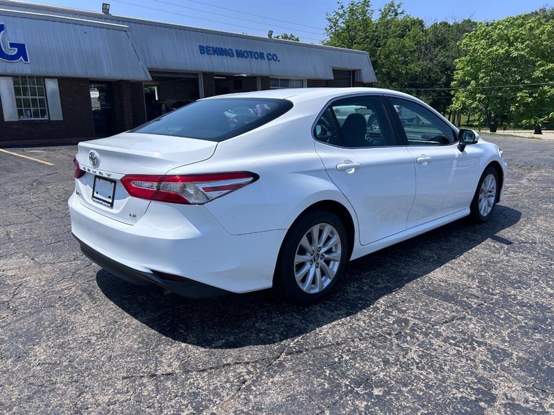 Toyota Camry Vehicle Image 03