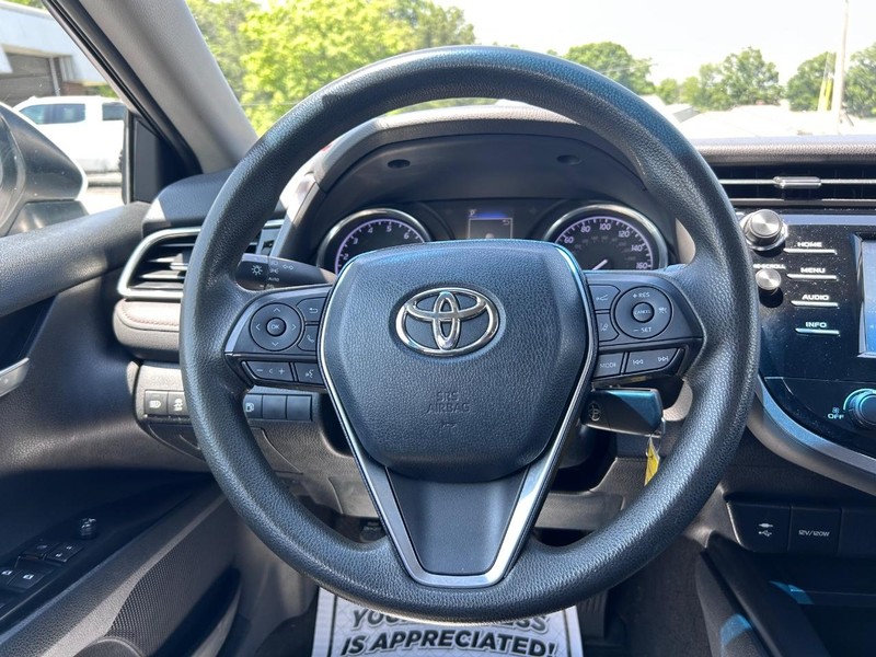 Toyota Camry Vehicle Image 09