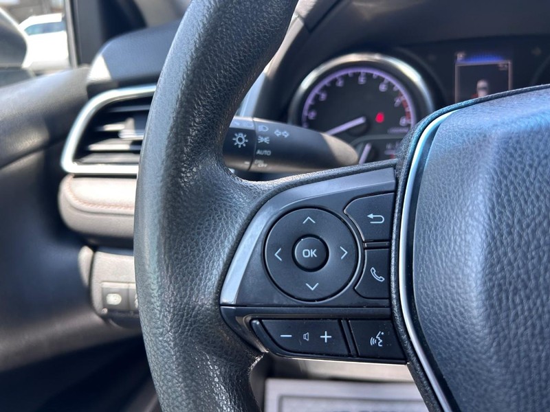 Toyota Camry Vehicle Image 10