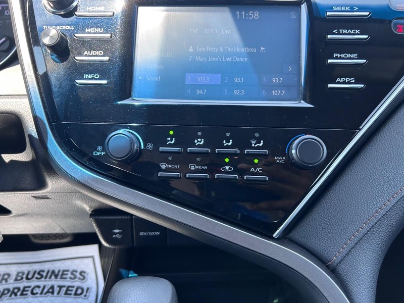 Toyota Camry Vehicle Image 13