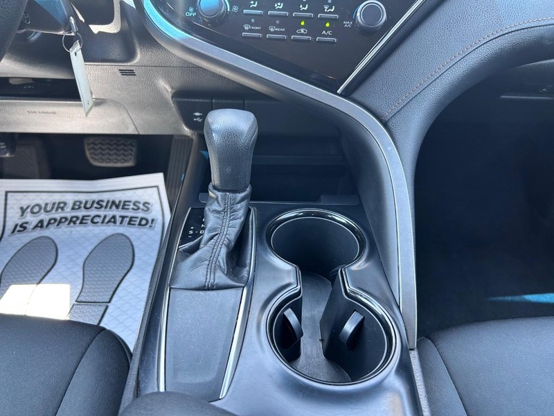 Toyota Camry Vehicle Image 14