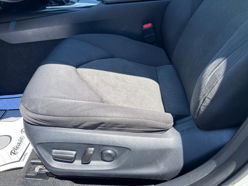 Toyota Camry Vehicle Image 17