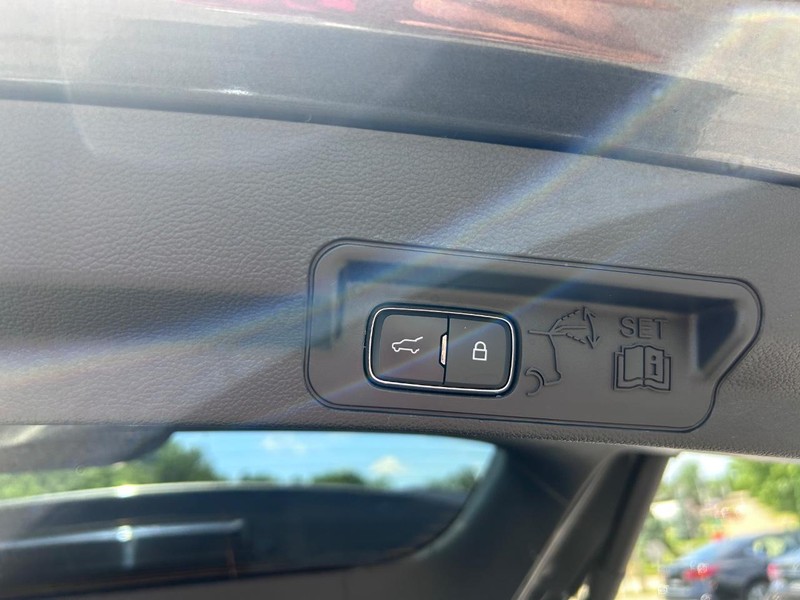 Ford Explorer Vehicle Image 06