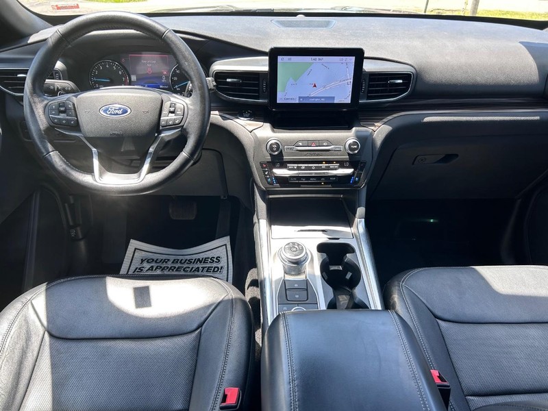 Ford Explorer Vehicle Image 11