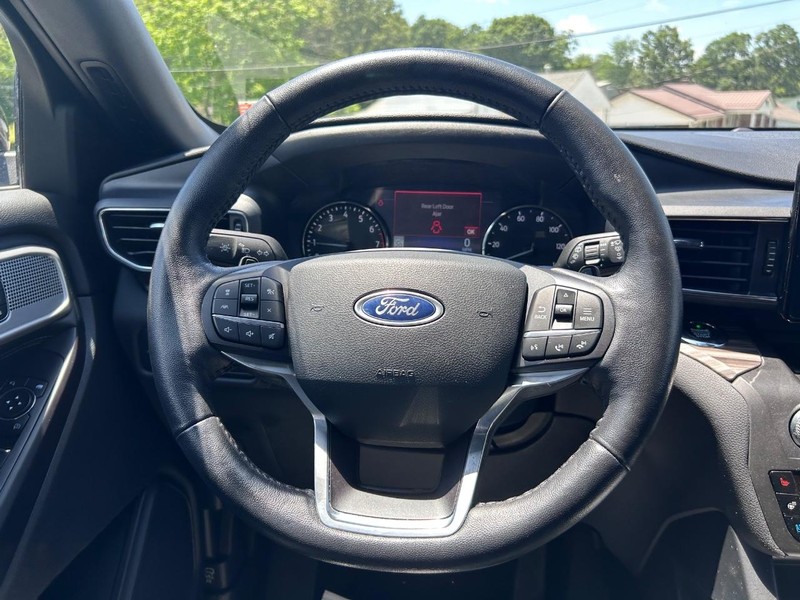 Ford Explorer Vehicle Image 12