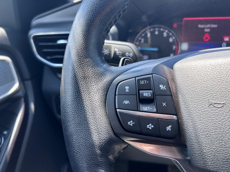 Ford Explorer Vehicle Image 13