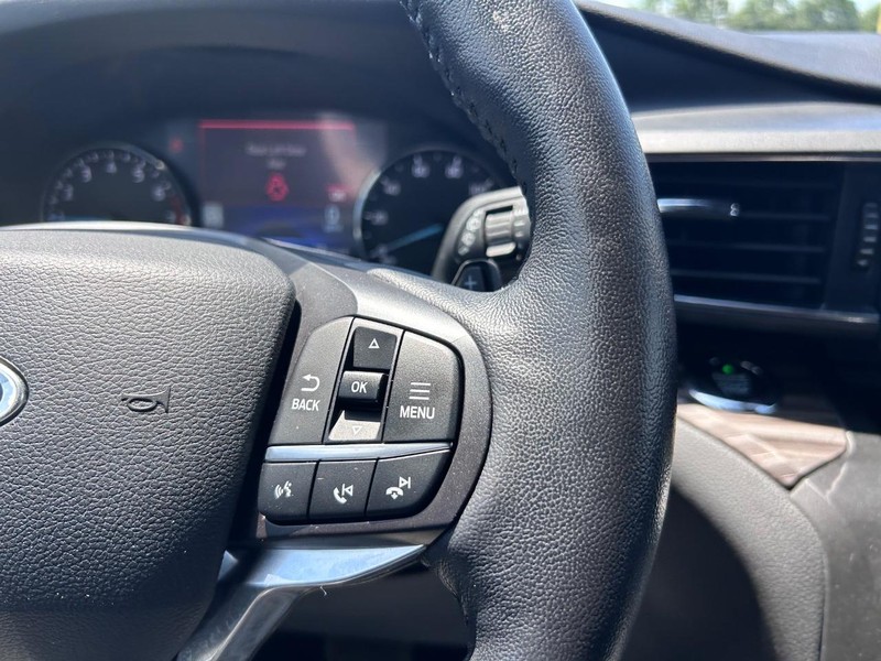 Ford Explorer Vehicle Image 14