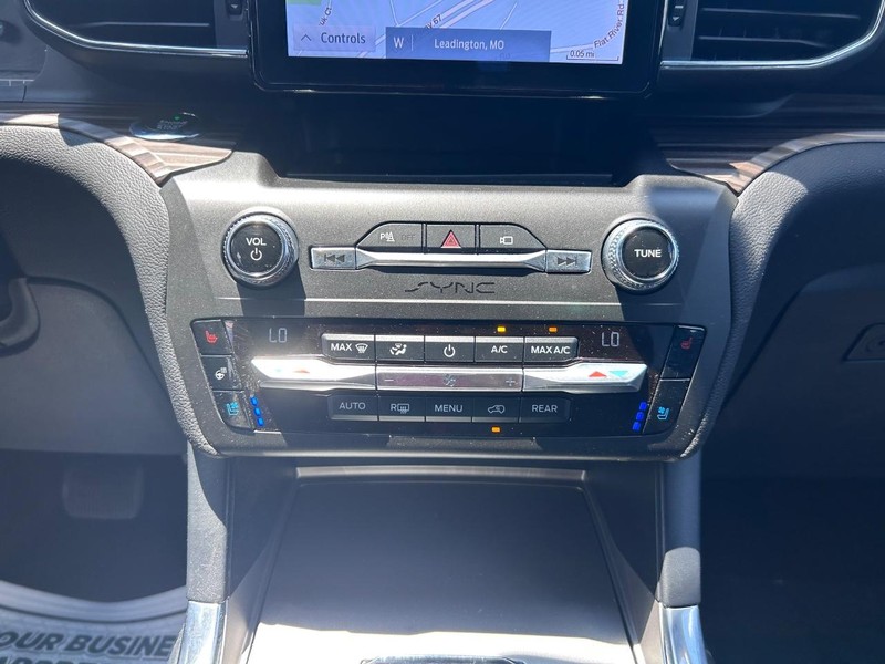 Ford Explorer Vehicle Image 16