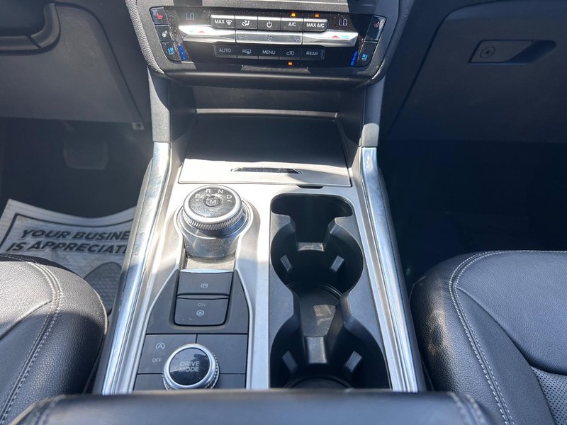 Ford Explorer Vehicle Image 17