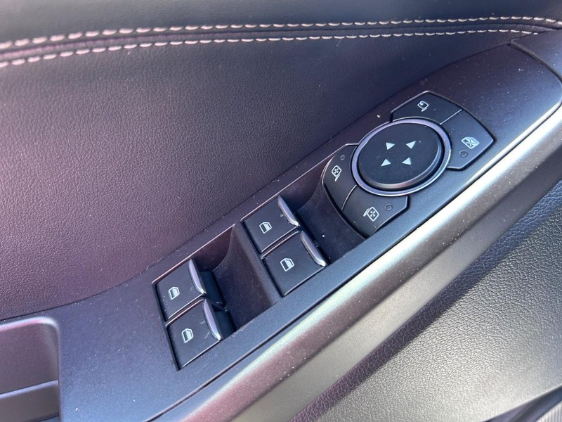 Ford Explorer Vehicle Image 19