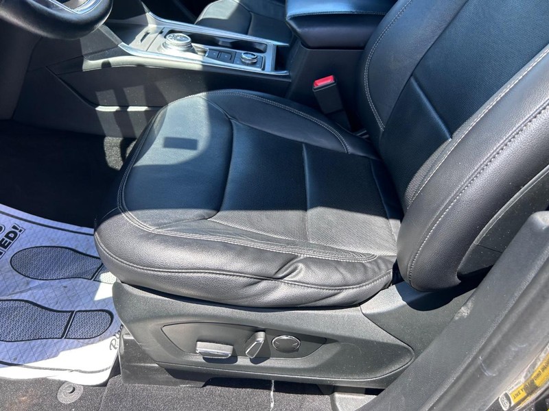 Ford Explorer Vehicle Image 21