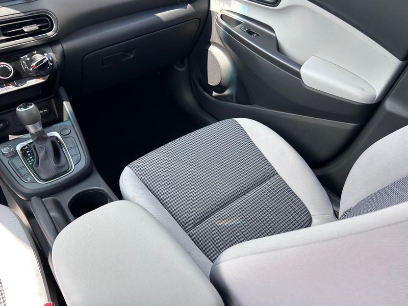 Hyundai Kona Vehicle Image 15