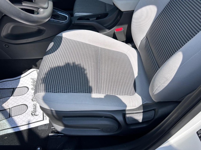 Hyundai Kona Vehicle Image 17